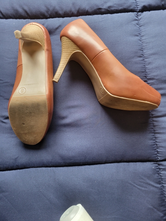 Brown Women's Classic Round-Toe Pumps - Picture 3 of 4